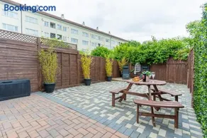 Affordable 1-Bed House, Sleeps 4, Super fast Wi-Fi with Private Garden and Parking - Image 5