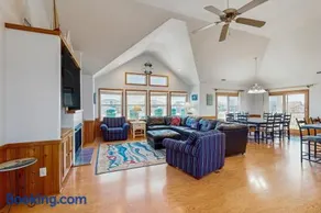 Large beachside house with ocean view, W/D, private hot tub & central AC - Image 5