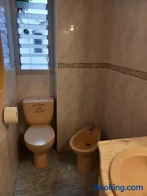 habitación grande en piso compartido con 2 adultos - Image 4