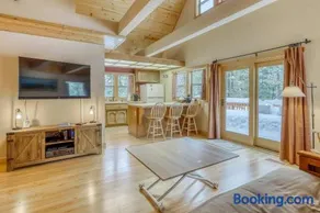 Snowpeak Chalet in Tahoe Donner - Image 2