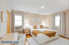 3BR Apt in West New York Free Parking up to 8 people - Image 1