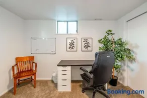 Cozy Stay - Patio - Full Kitchen - Long Term Ready - Image 3