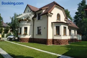 Villa Garden Apartments - Image 1