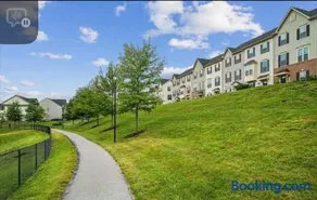 Modern Townhome Near Downtown Frederick - Image 4