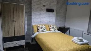 The Hyde House - En Suite Rooms - Image 4