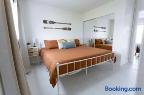 King Suite - 2min Walk to Beach Close to Downtown! - Image 2