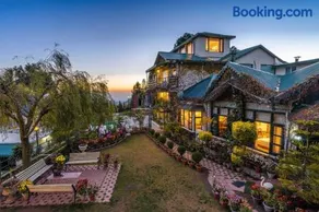 Villa Mountain Crest Kasauli with Treehouse , Sundeck & Breakfast - Image 1