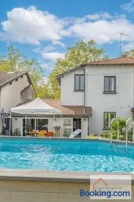 Maison à Lyon Parilly avec Piscine, Jardin, Parking Privé & Proche Eurexpo - Image 1