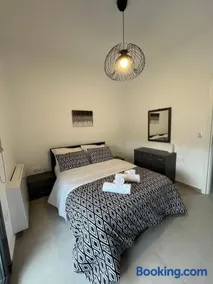 Meintis Apartments Rafina - Image 2