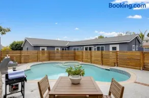 Leyla Pool Spa Min to Downtown Freeways Beaches - Image 2