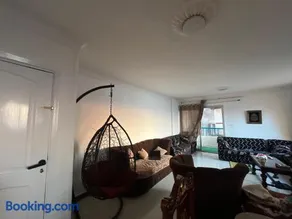 Sea view flat for FAMILY ONLY in Miami - Image 4