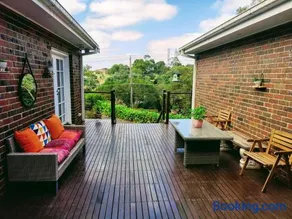 4-bedroom Acre Retreat with Pool & Garden - Pets and Long Stays Welcome - Image 3