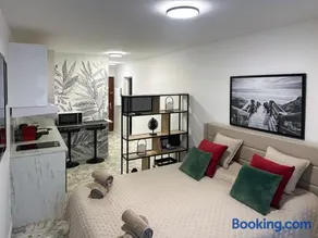Beachfront Studio on Promenade des Anglais - Image 2