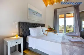 Stylish Privet Poolside Villa - Image 1
