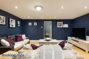 2 double bedroom large modern self contained apartment Free parking - Image 3