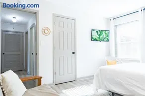 Blue Bungalow w/ Free Golf Cart 1/2 mi from Square - Image 1