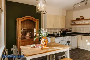 Elegant, Luxury Family Apartment! Marlow Town Centre, Walk to Pubs - Image 5
