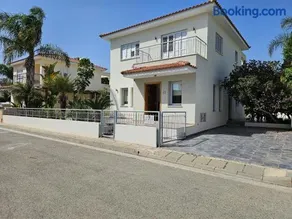 FAMILY HOME - Image 3
