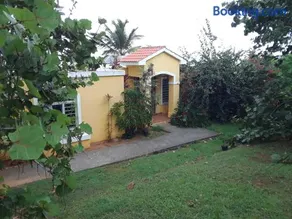 The Yellow House: Fully Equipped, Spectacular Beach View - Image 5