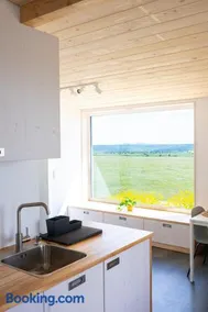Ferienhaus am Flugplatz, umgeben von Natur - Image 1