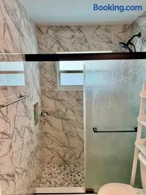 Modern Miami Home w Free Parking Wynwood & Beach - Image 3