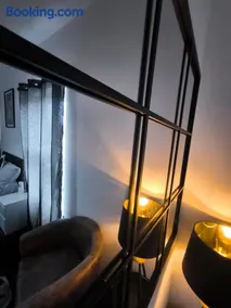 Mayple Double Room with Private Bathroom - Image 3