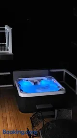 Catskills Escape Hot Tub Massage Chairs & Games - Image 3