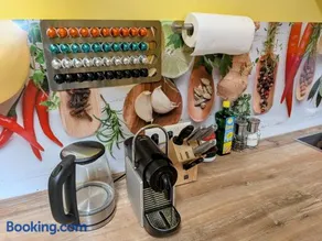 Anton's bunte Welt (100 m², Parkplatz, Garten und viel mehr) - Image 1