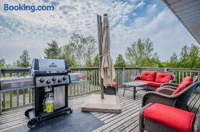 Len Cove - Your Lakeside Retreat in Howdenvale - Image 1