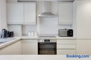 New Stunning & Stylish City Centre 1 bedroom apartments by Luxiety Stays - Image 2