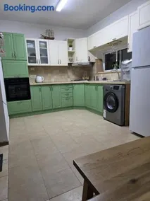 Cozy flat near park - Image 2