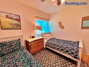 Cozy Beautiful Private Home in Prime Location - Image 4