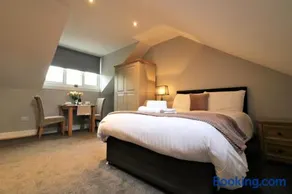Signature - Linden Cottage Room 3 - Image 2