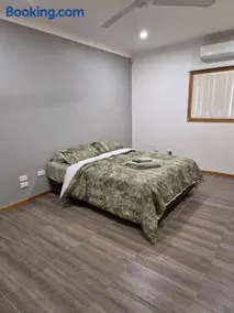 Spacious and Comfortable Stay, Central Location - Image 5