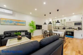 Newly Renovated 3BR 2BA Spacious and Modern - Image 1