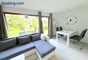 Bungalow im Garten in Wiek - ruhig im Grünen mit Grill - Image 5