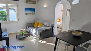 Appartement de vacances adapté aux familles avec piscine, terrasse et jardin | À côté de la plage | Parfait pour le travail à distance - Image 5