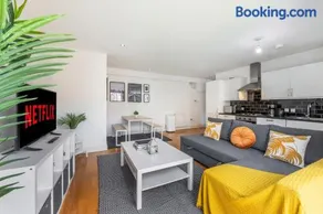 View of the London Eye & Large Terrace - Excellent Flat close to London Waterloo Station - Image 4