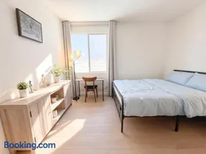 Spacious Private Bedrooms With Full Amenities Near Grocery Stores & Main Highway Routes - Image 5