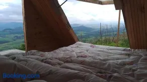 Sky-High Sanctuary Cosy Wood Cabin with Stunning views - Image 5