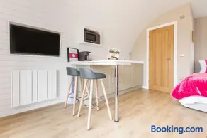 Pear Tree Pod with secluded outdoor bath - Dog Friendly - Image 3