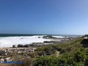 Whale Rock Estate Hermanus sea view apartment - Image 1