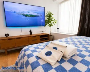 NYC Studio with Private Bathroom & Kitchenette - Image 2