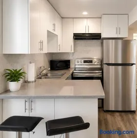 Cozy Apartment in the Greater Toronto Area - Image 1