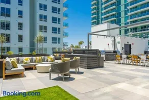 Level Long Beach - East Village - Image 3