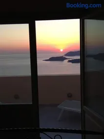 Santa Rinoula Suites Ocean Caldera Sunset Views - Image 5