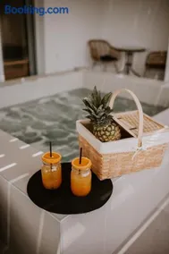 White Note Luxury Suites - Image 1