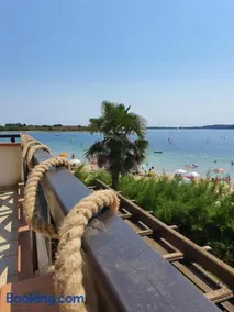 Spacious 3BD flat with PARKING and SEA VIEW by Flat Mаnаger - Image 2