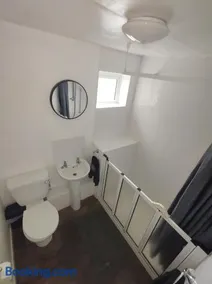 Homestay near a station and park - Image 5