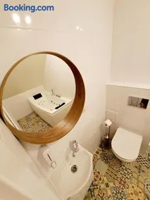 Garden House Jacuzzi - Image 4